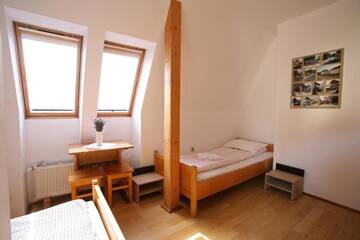 Фото номера Четырехместный номер с ванной комнатой Хостелы Tolerancia Hostel г. Cristuru Secuiesc 14