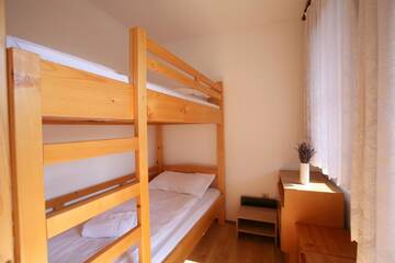 Фото номера Трехместный номер Хостелы Tolerancia Hostel г. Cristuru Secuiesc 3