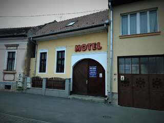 Фото Апарт-отели Petőfi Motel г. Cristuru Secuiesc